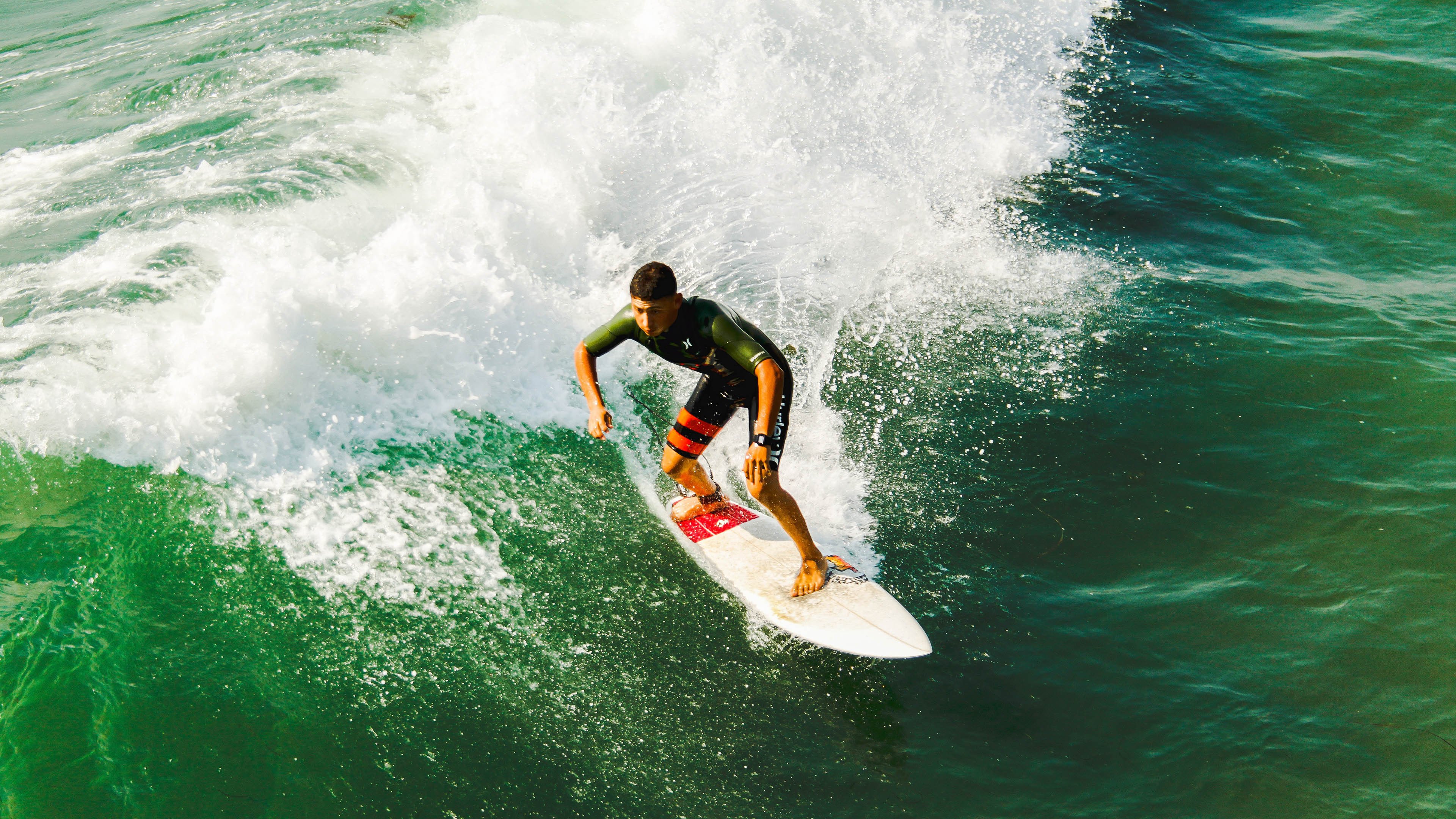球星们在比赛中大放异彩，带来绝佳表现，球员们在赛场上展现
